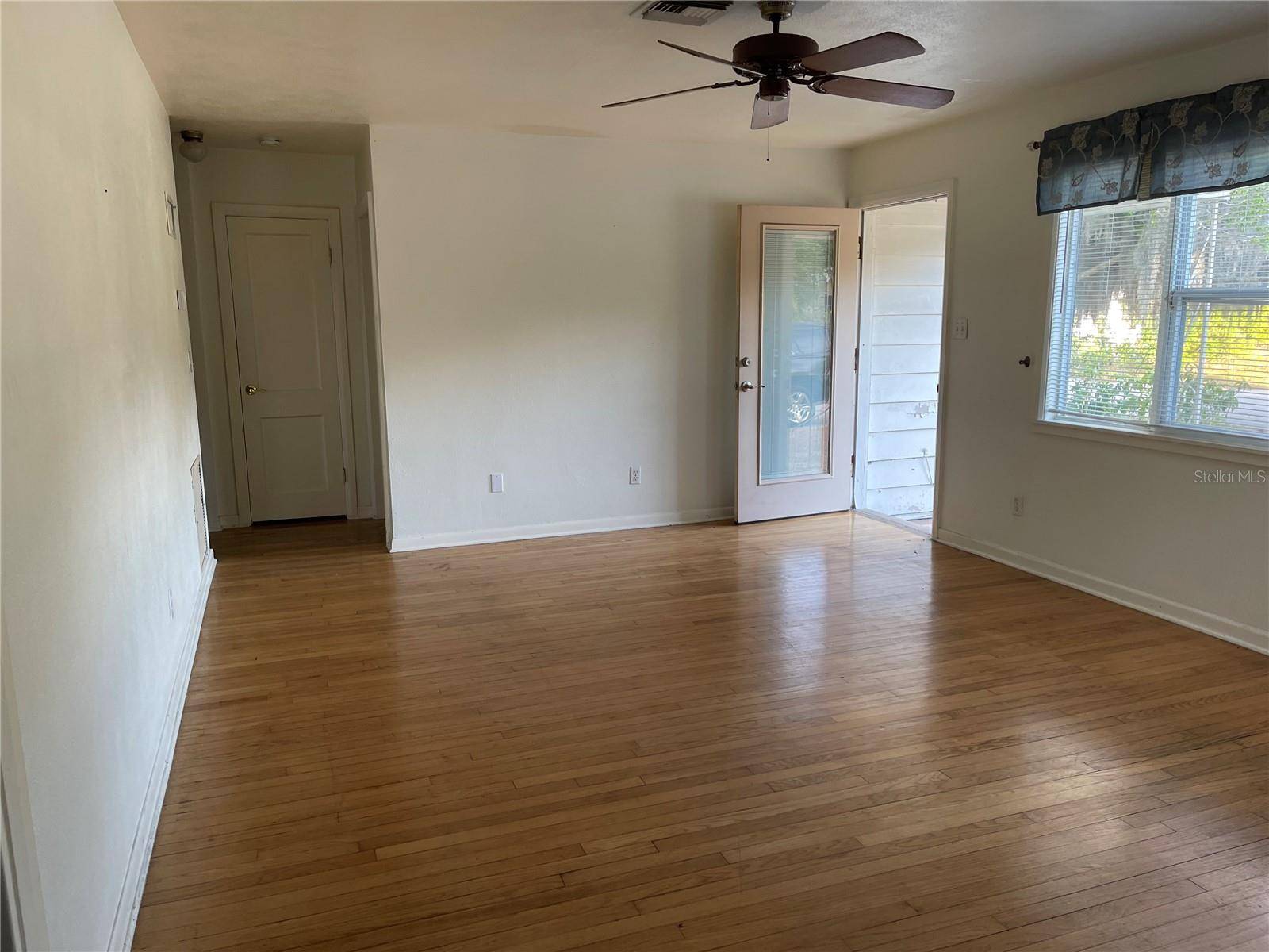 Sarasota, FL 34237,2415 PELICAN DR