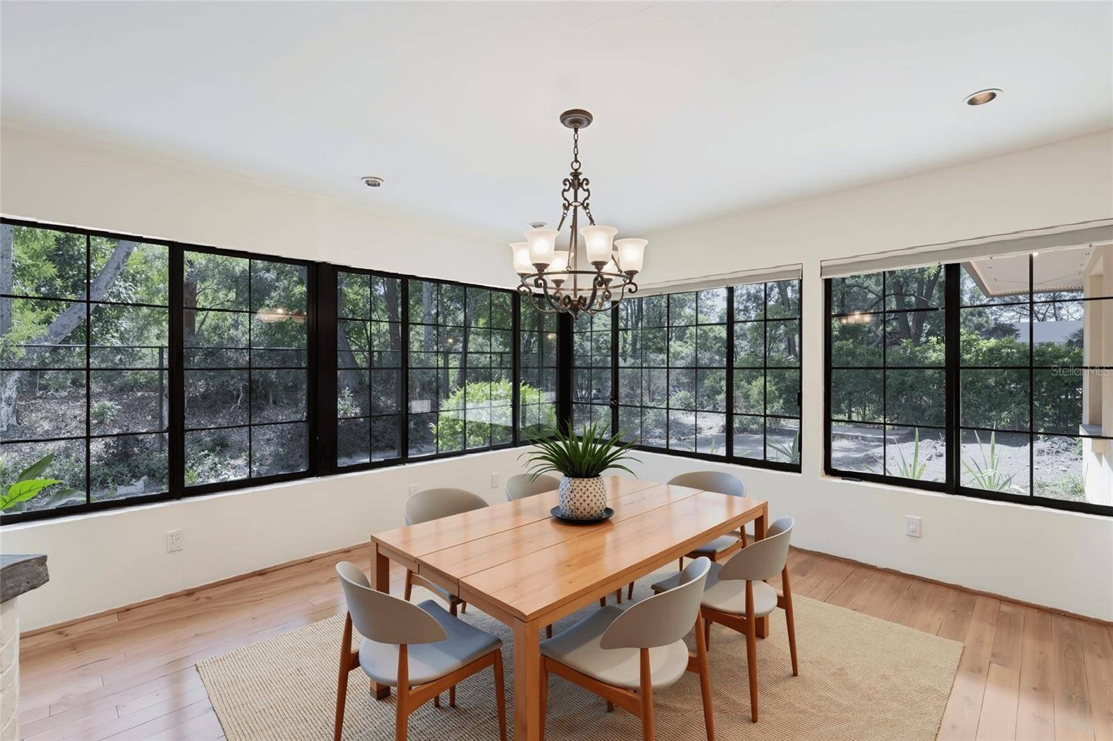 Sarasota, FL 34243,8036 CONSERVATORY CIR
