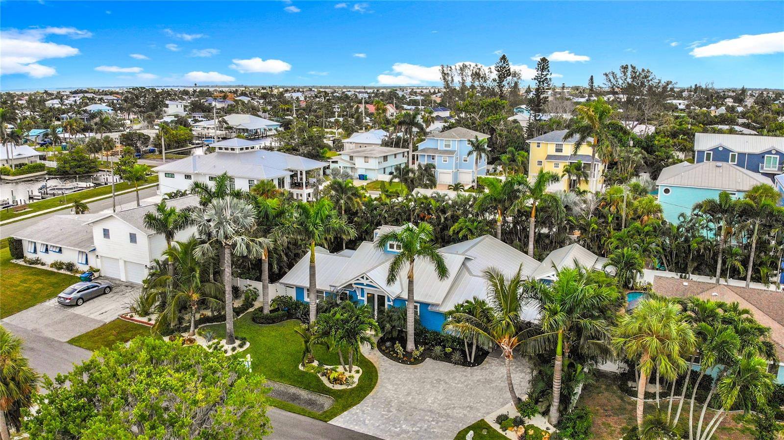 Holmes Beach, FL 34217,403 75TH ST