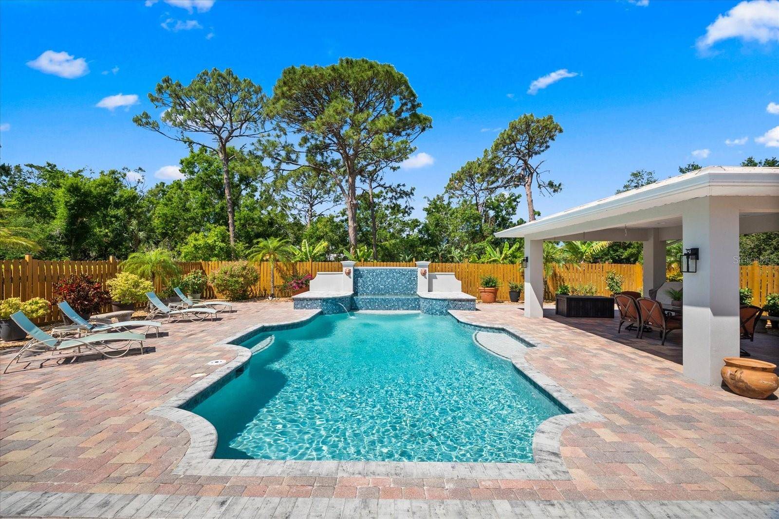 Sarasota, FL 34243,5603 RAVENWOOD DR
