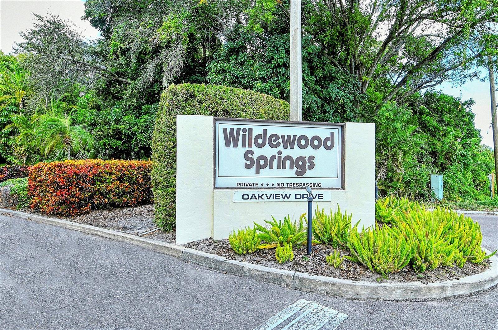 Bradenton, FL 34210,564 LAKESIDE DR #564