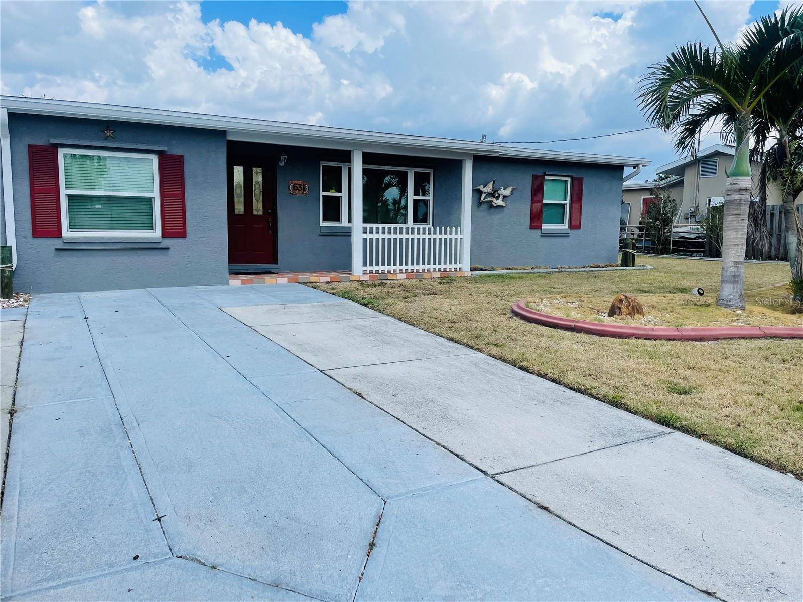 Port Charlotte, FL 33952,631 PALMETTO DR NE