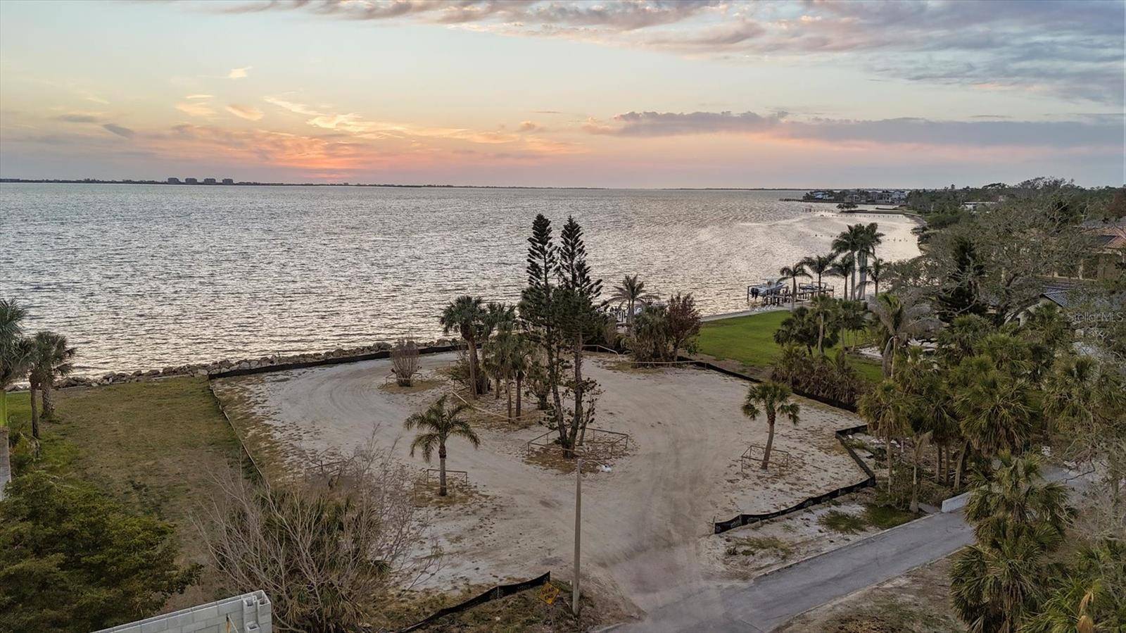 Sarasota, FL 34234,603 INDIAN BEACH LN