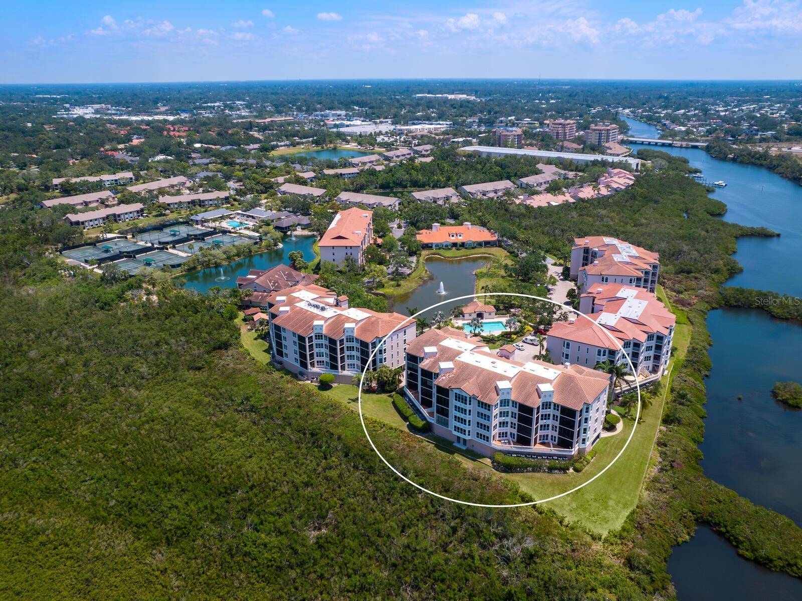 Sarasota, FL 34231,5430 EAGLES POINT CIR #101