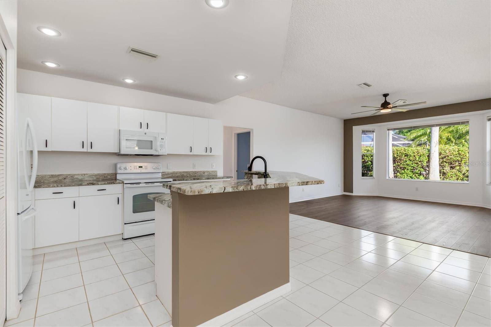 Sarasota, FL 34238,4063 WESTBOURNE CIR