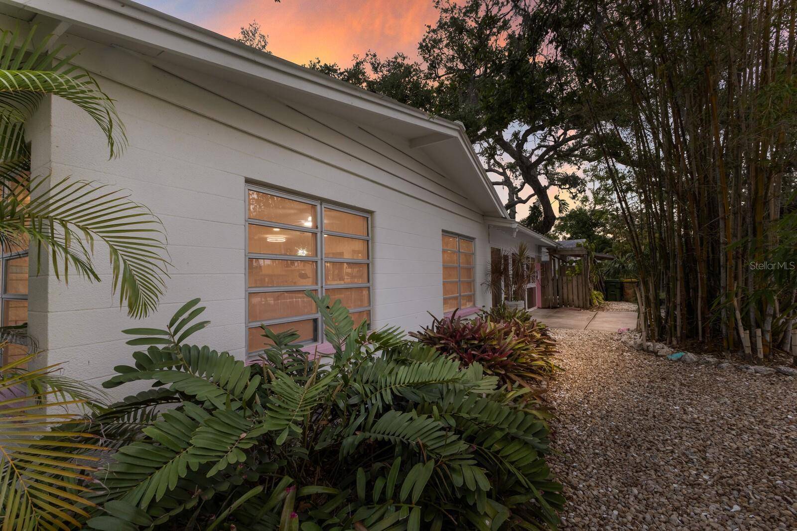 Sarasota, FL 34234,2207 HICKORY AVE