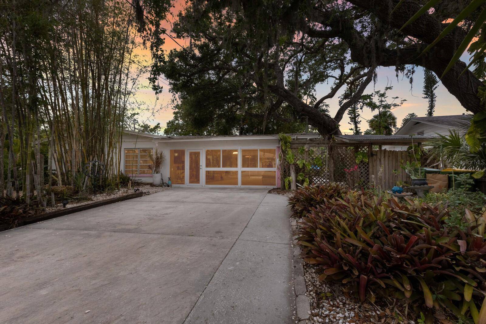 Sarasota, FL 34234,2207 HICKORY AVE