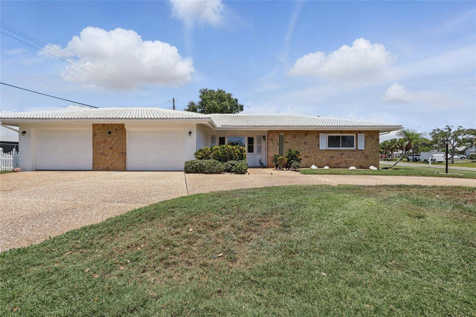 Sarasota, FL 34231,3105 GULFGATE DR