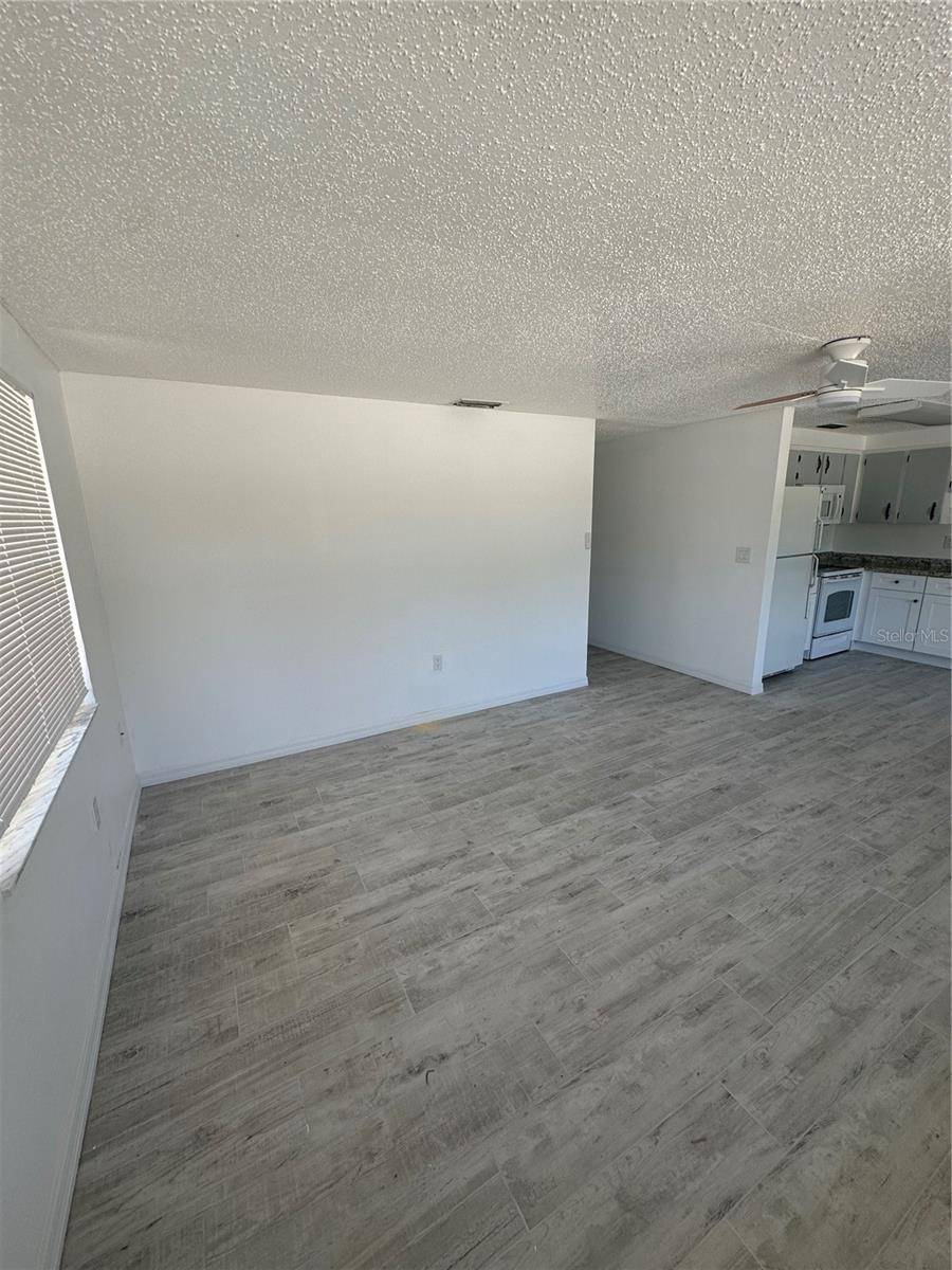 Holmes Beach, FL 34217,406 71ST ST