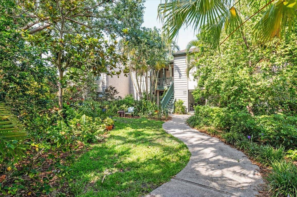 Sarasota, FL 34231,1629 PELICAN COVE RD #138A