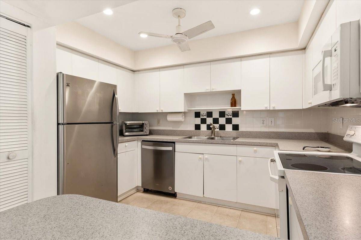 Sarasota, FL 34231,1629 PELICAN COVE RD #138A