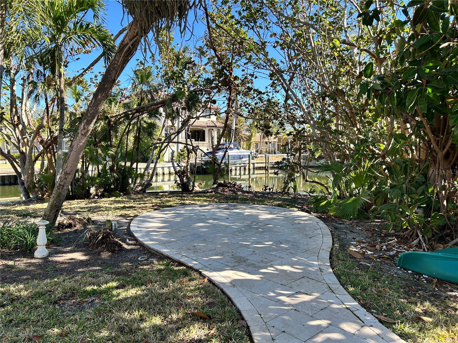 Sarasota, FL 34242,940 SIESTA KEY PLACE PL