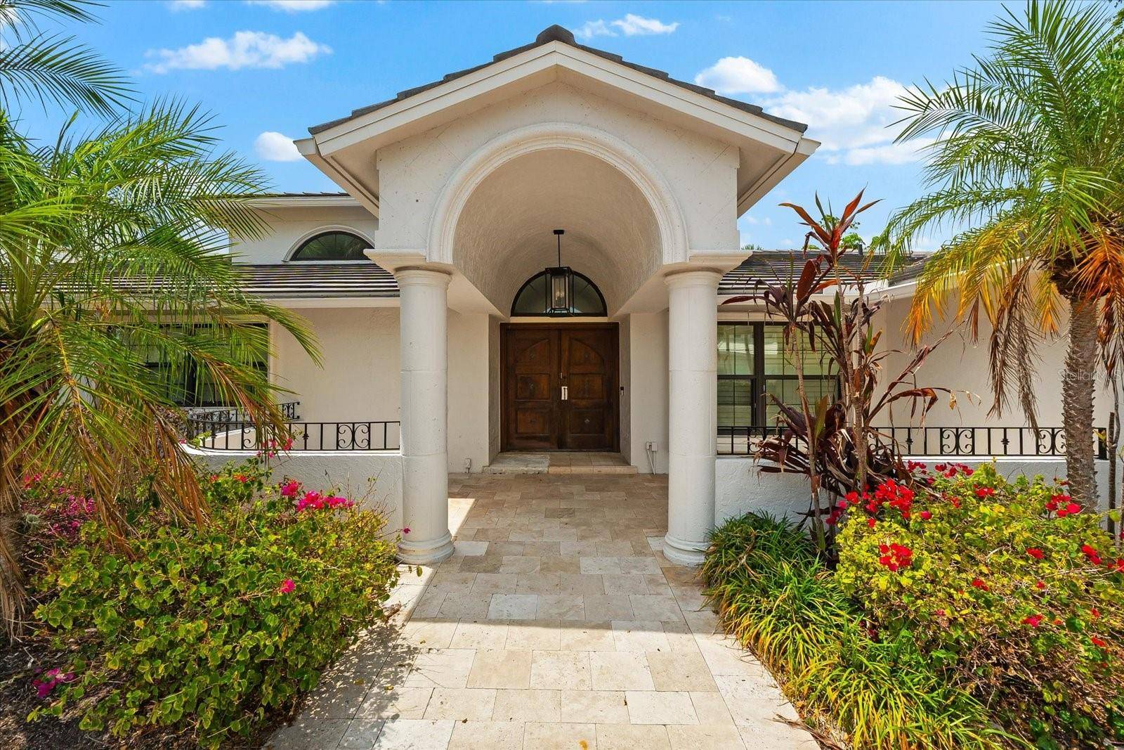 Sarasota, FL 34242,868 SIESTA KEY CIR