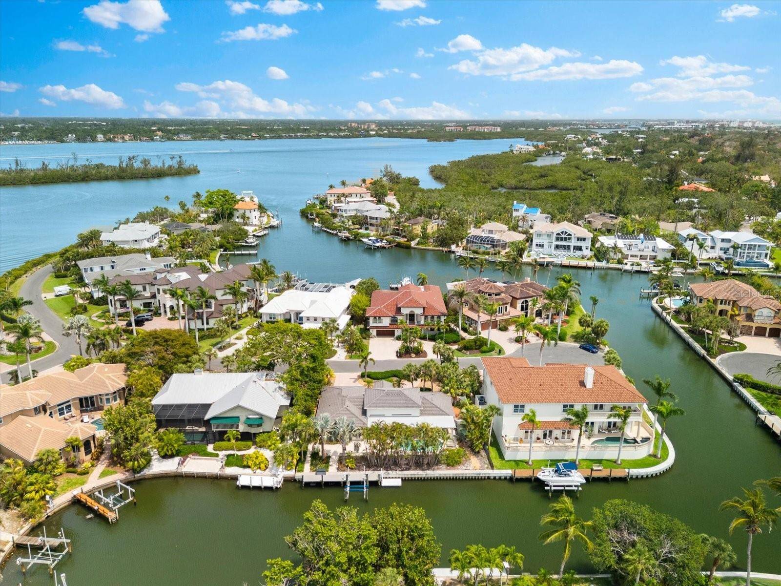 Sarasota, FL 34242,868 SIESTA KEY CIR