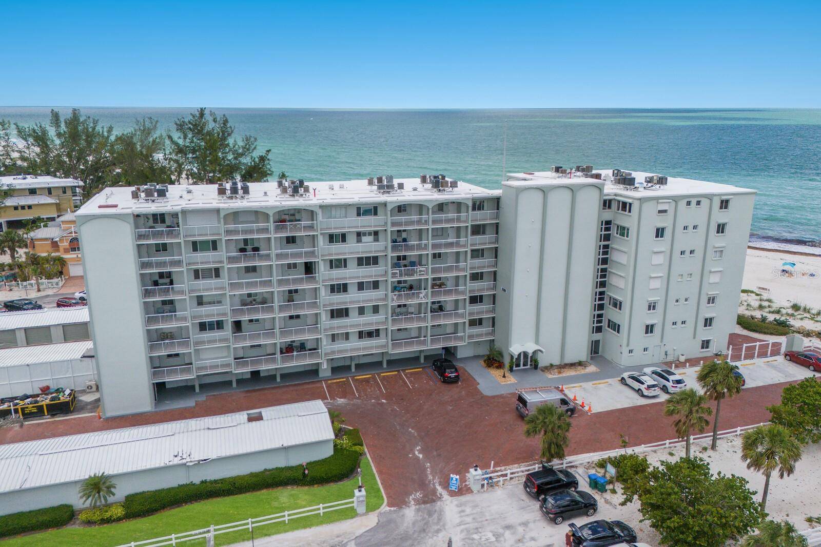 Holmes Beach, FL 34217,5200 GULF DR #408