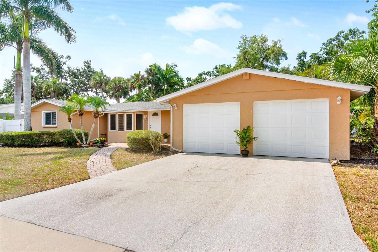 Sarasota, FL 34231,2726 SILVER KING WAY