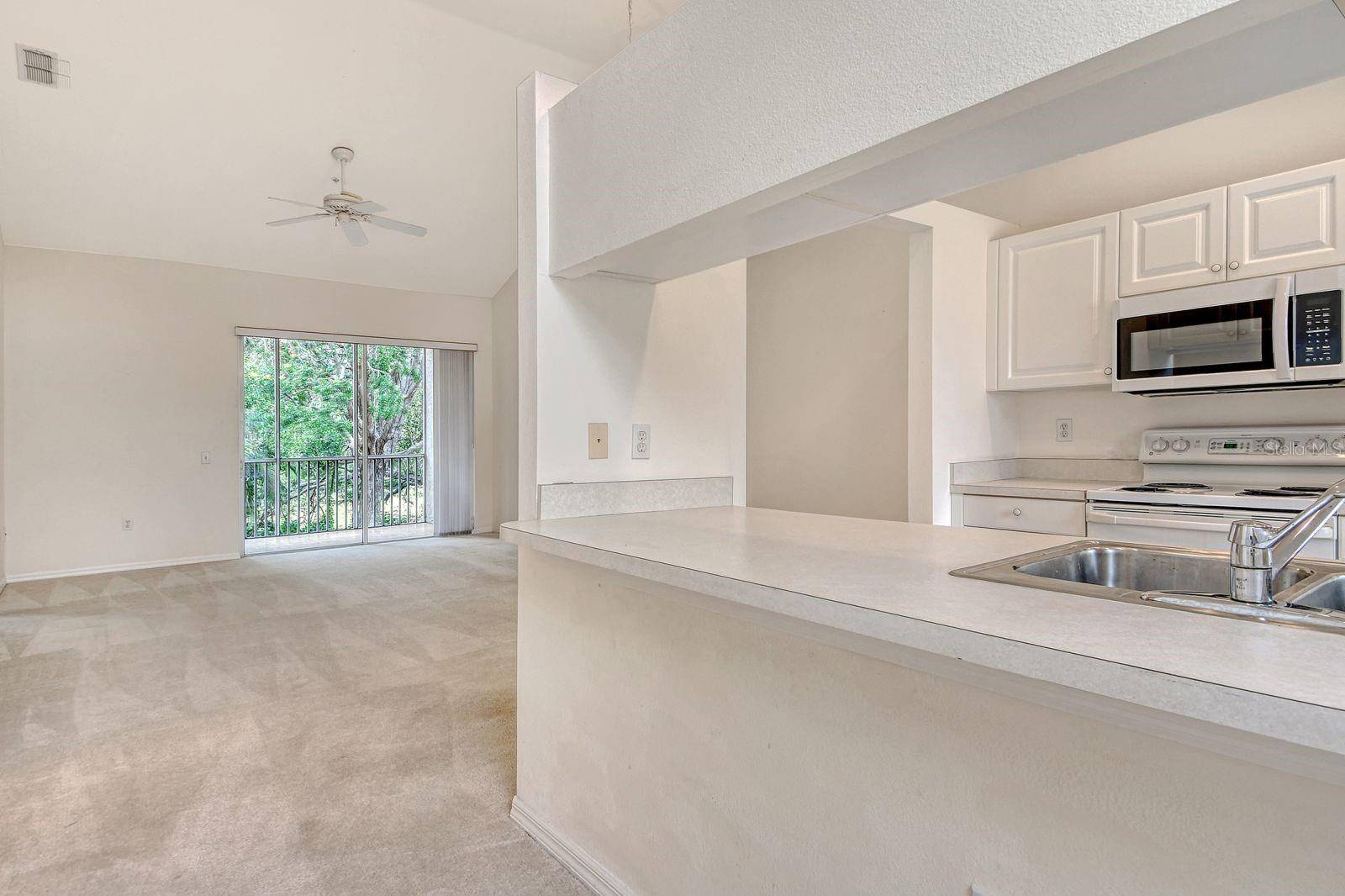 Sarasota, FL 34238,8315 GLENROSE WAY #1421