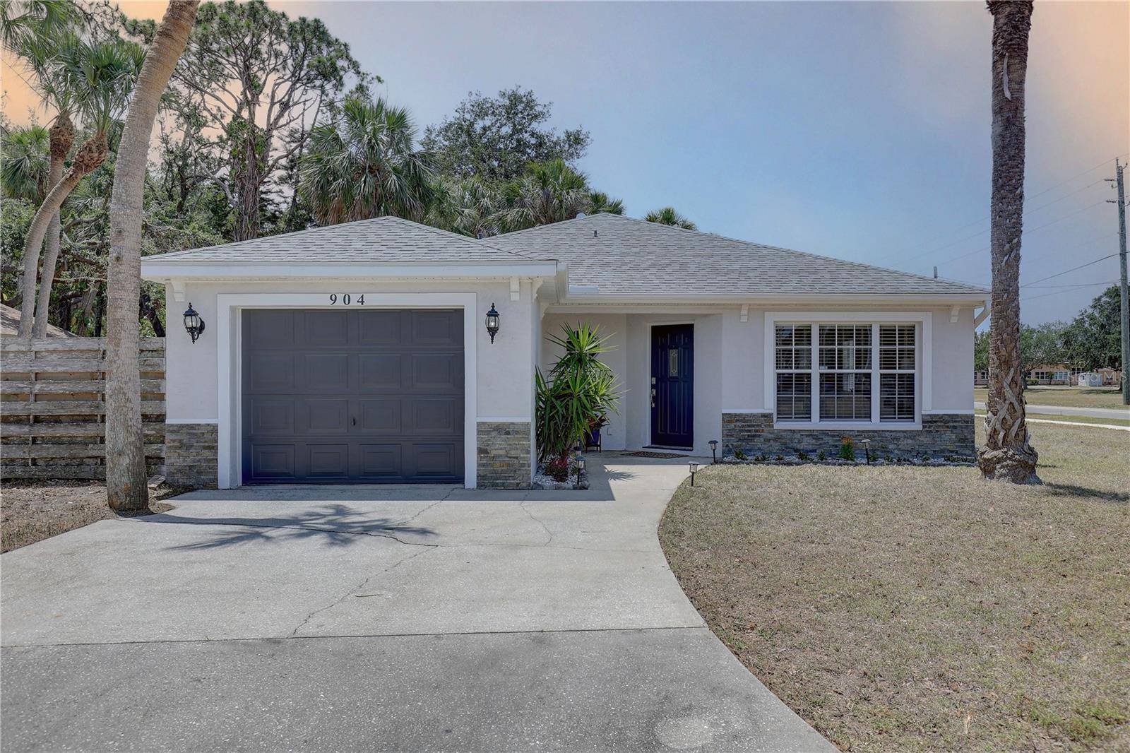 Sarasota, FL 34243,904 WINTER GARDEN DR