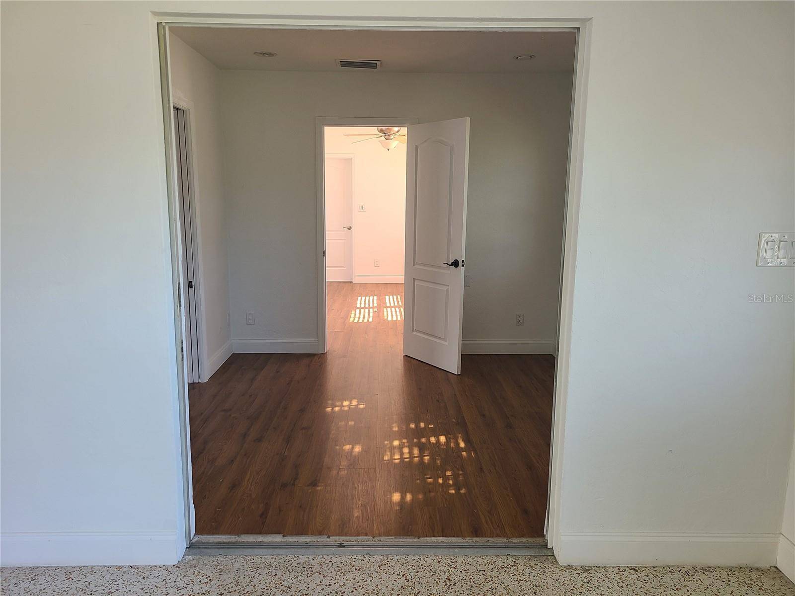 Sarasota, FL 34239,2102 HILLVIEW ST