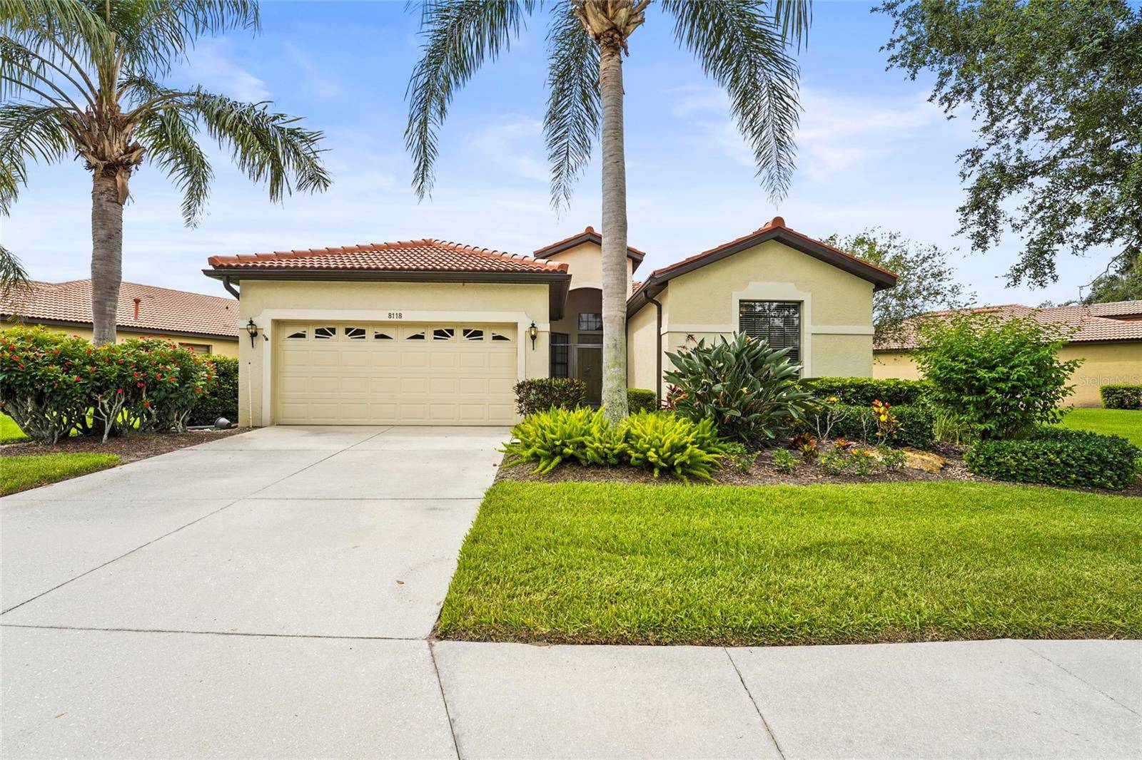 Sarasota, FL 34243,8118 STIRLING FALLS CIR