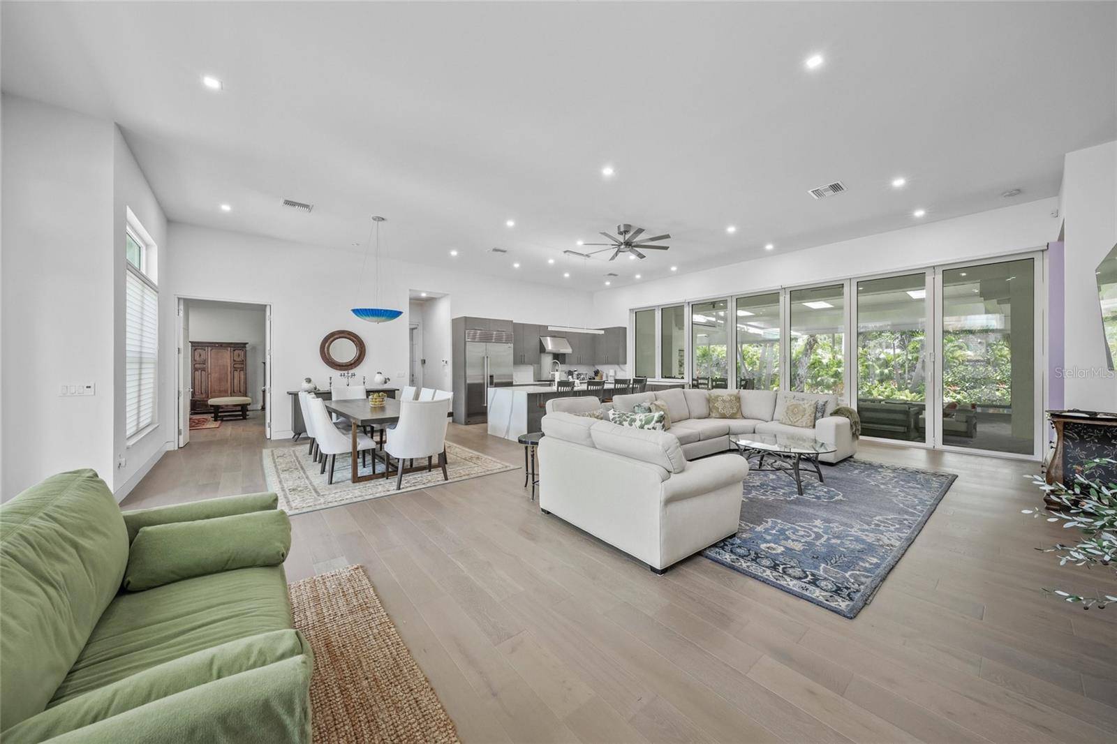 Sarasota, FL 34234,924 INDIAN BEACH DR