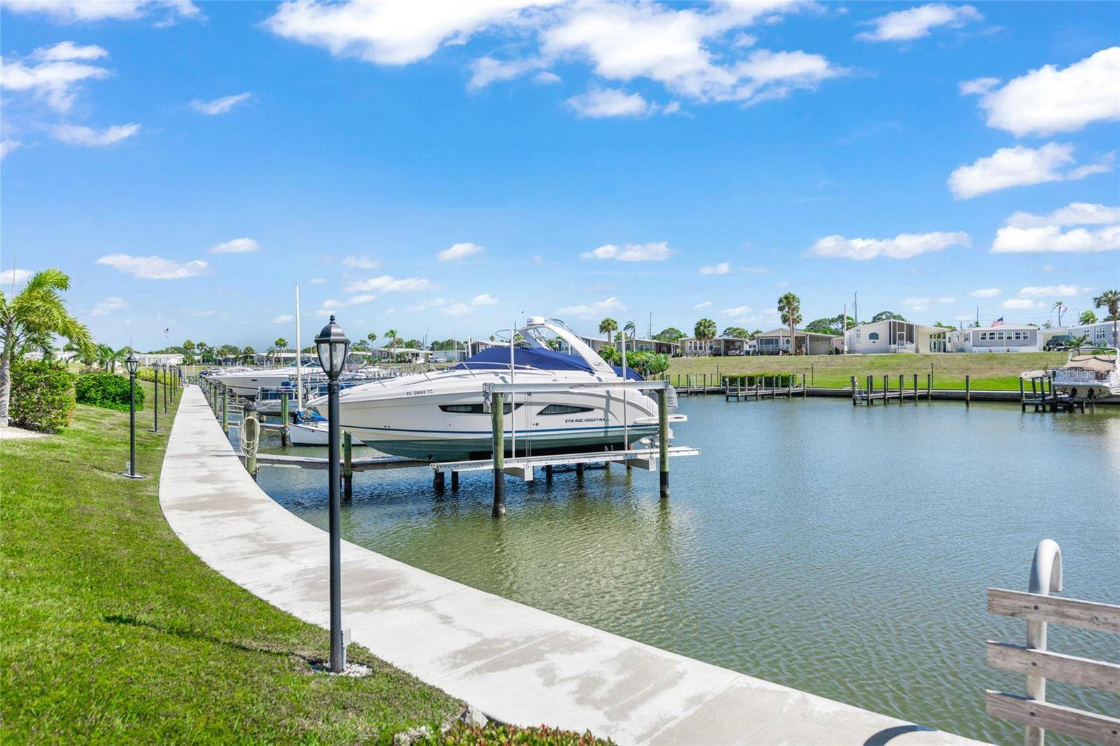 Venice, FL 34285,714 N WATERWAY DR