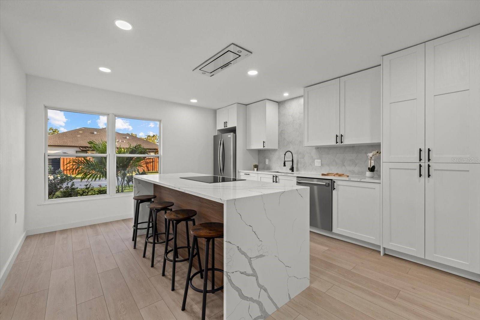 Sarasota, FL 34231,2915 WOODPINE CIR