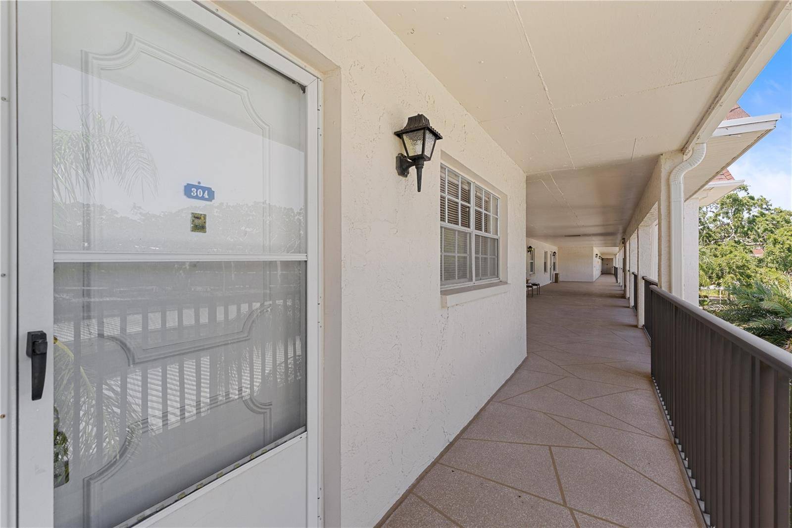 Dunedin, FL 34698,860 VIRGINIA ST #304