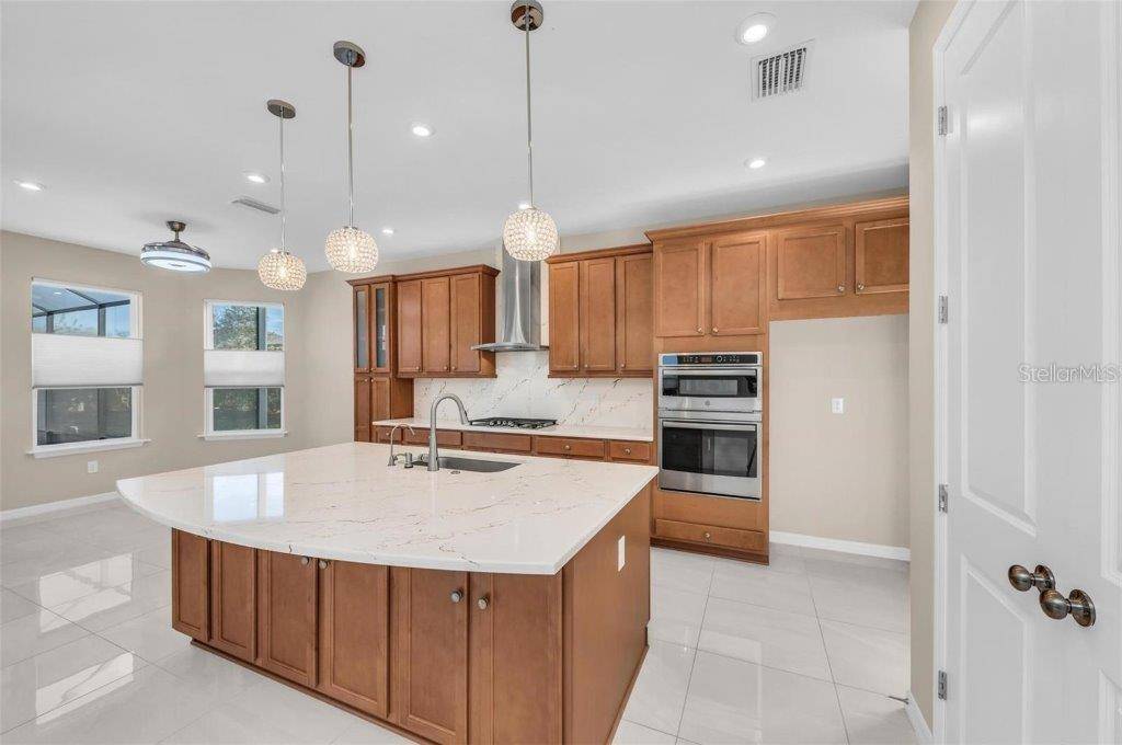 Sarasota, FL 34241,8273 SHOOTING STAR RD