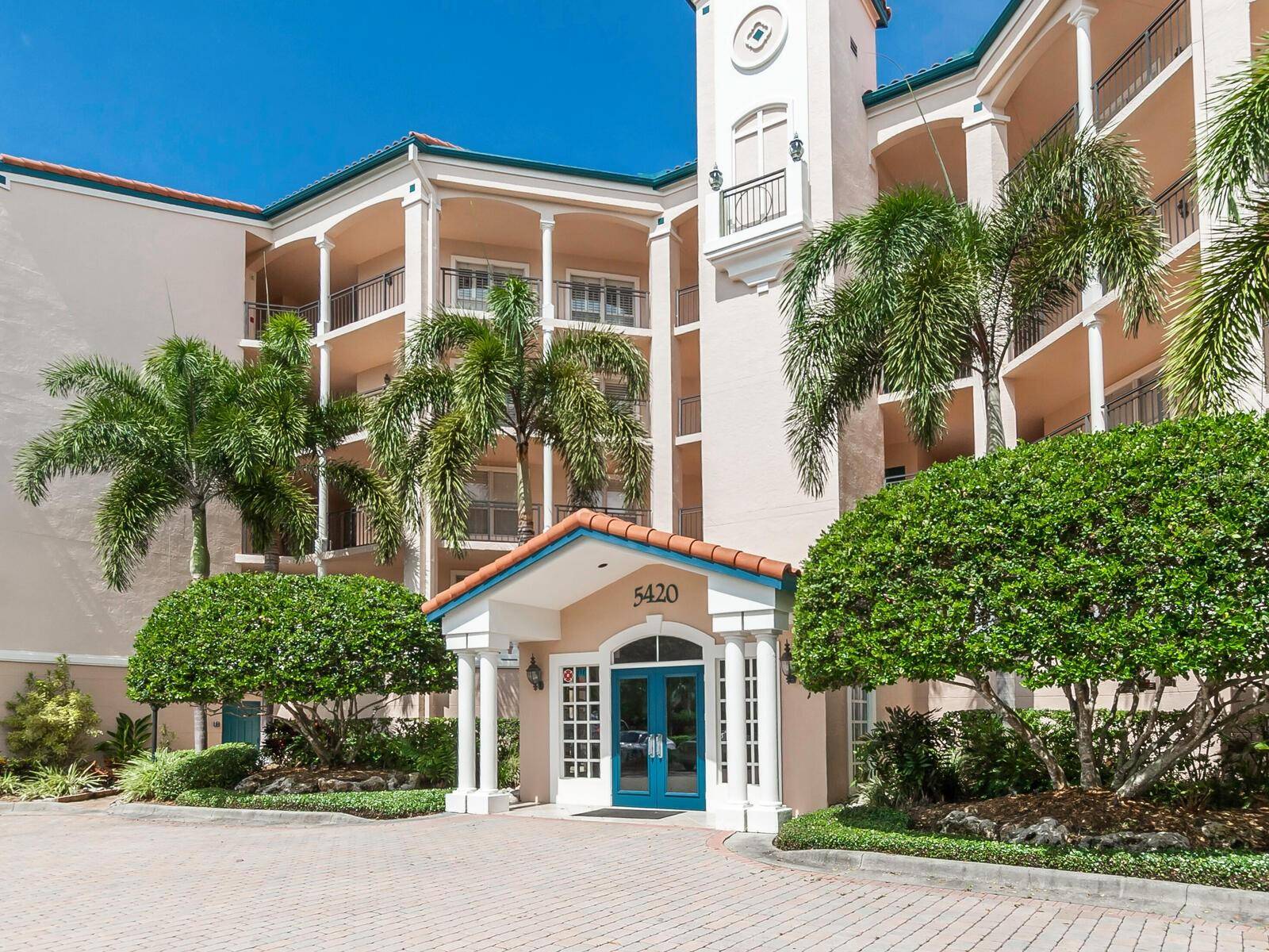 Sarasota, FL 34231,5420 EAGLES POINT CIR #106
