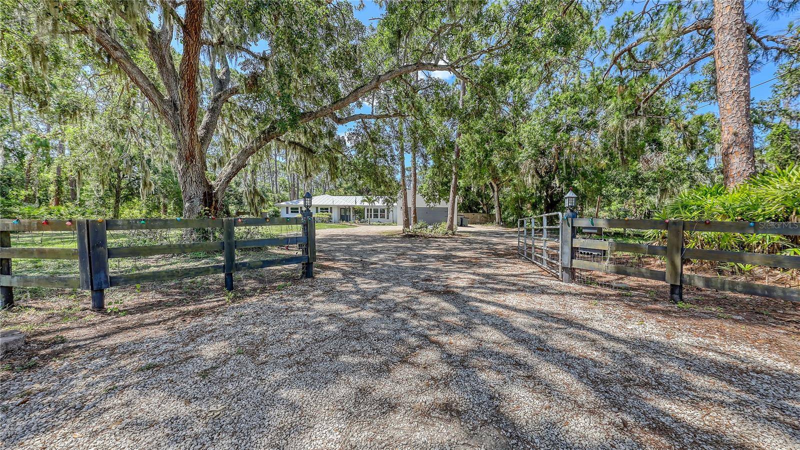 Sarasota, FL 34240,6990 RICHARDSON RD