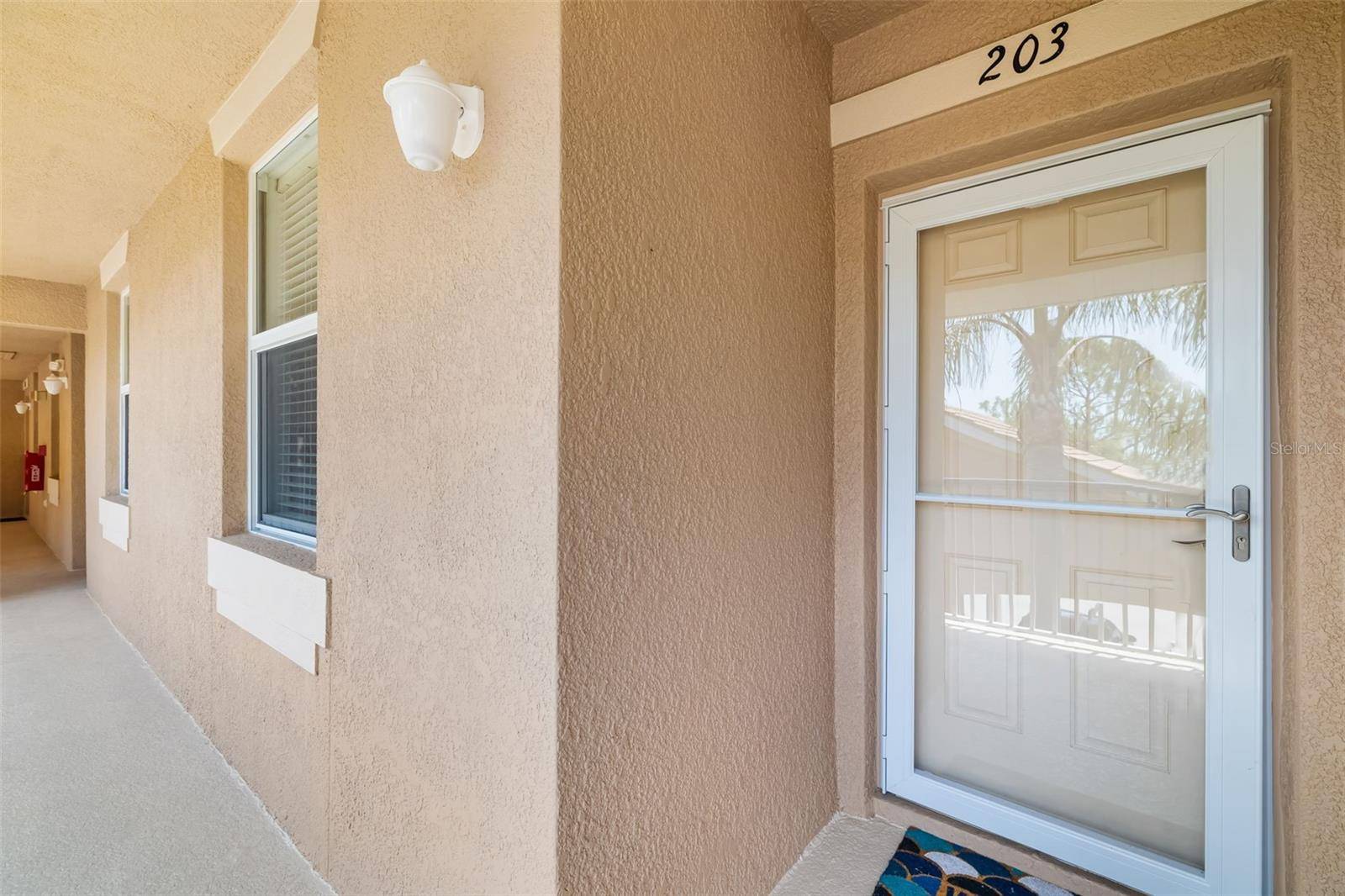 Bradenton, FL 34212,905 FAIRWAYCOVE LN #203