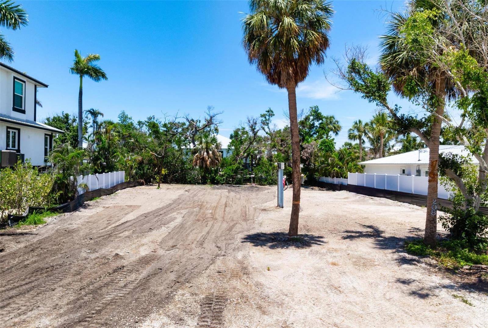 Anna Maria, FL 34216,208 OAK AVE