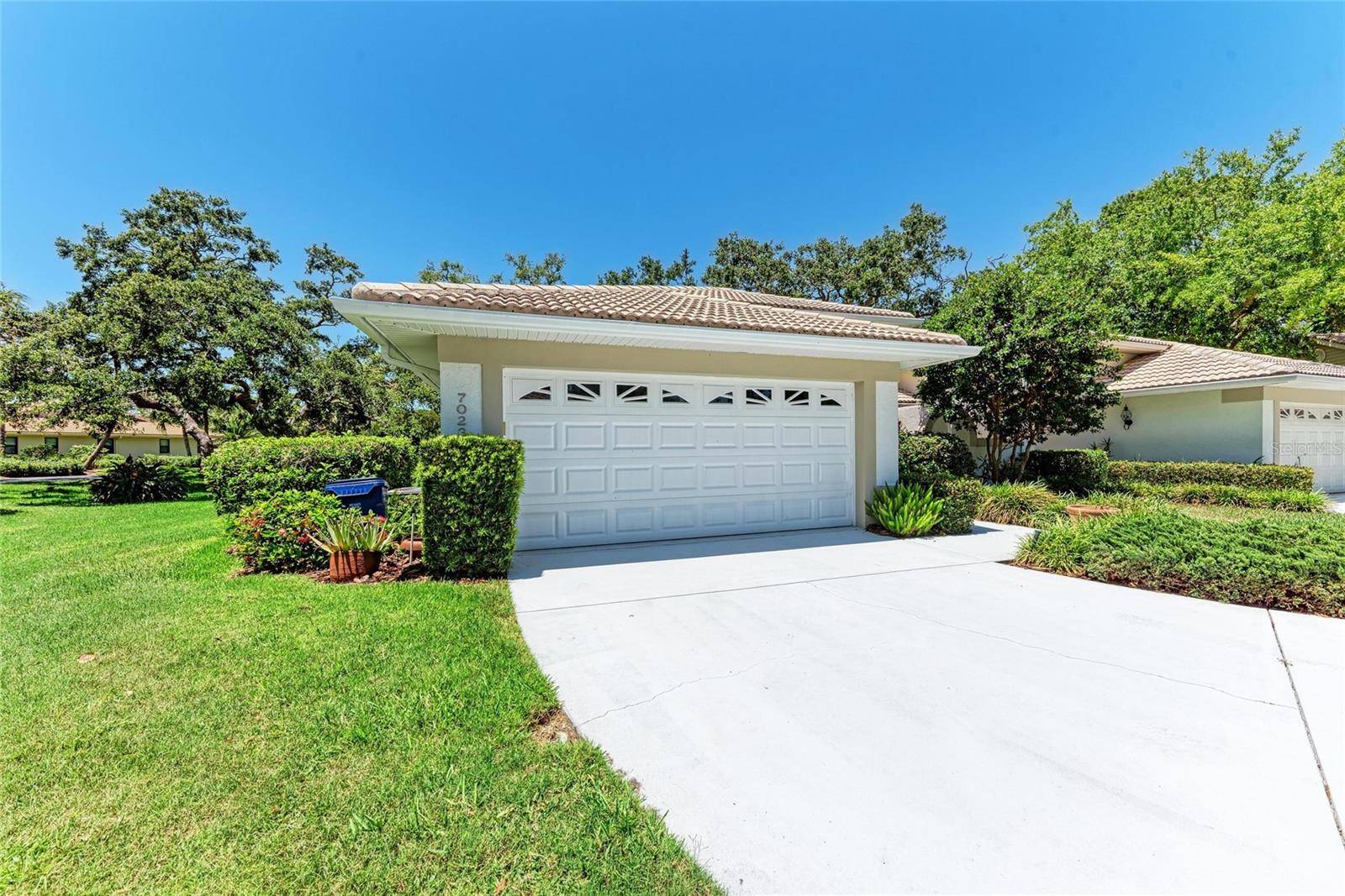 Sarasota, FL 34231,7023 WOODSIDE OAKS CIR #1