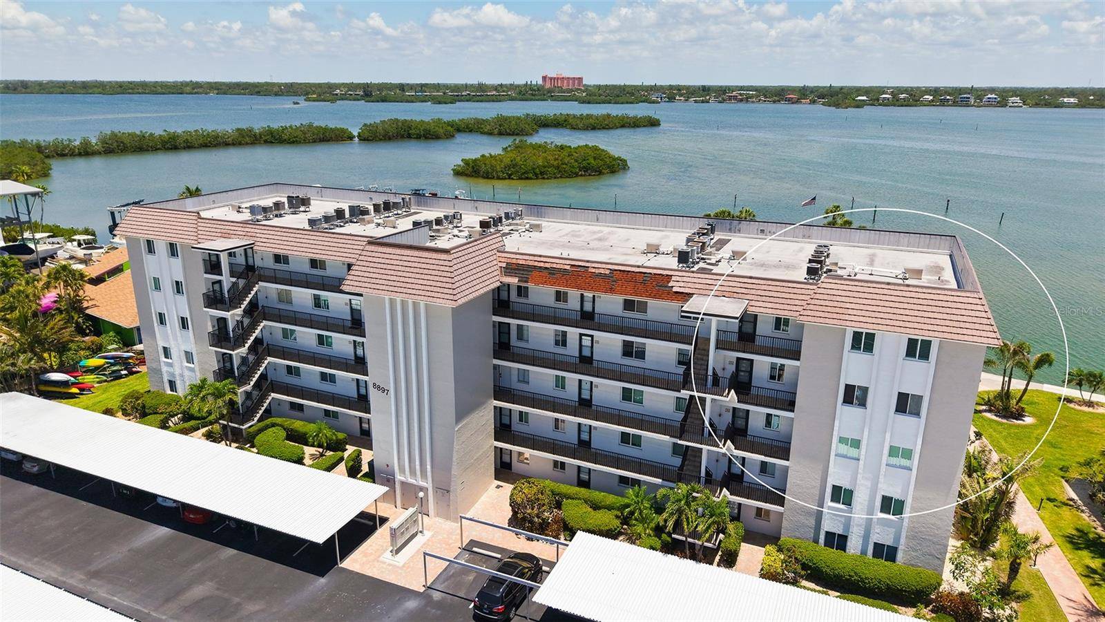 Sarasota, FL 34242,8897 MIDNIGHT PASS RD #407