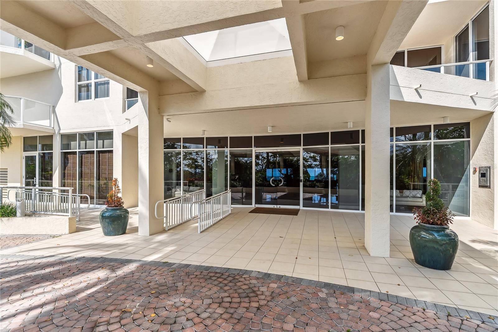 Sarasota, FL 34236,1800 BENJAMIN FRANKLIN DR #B1009