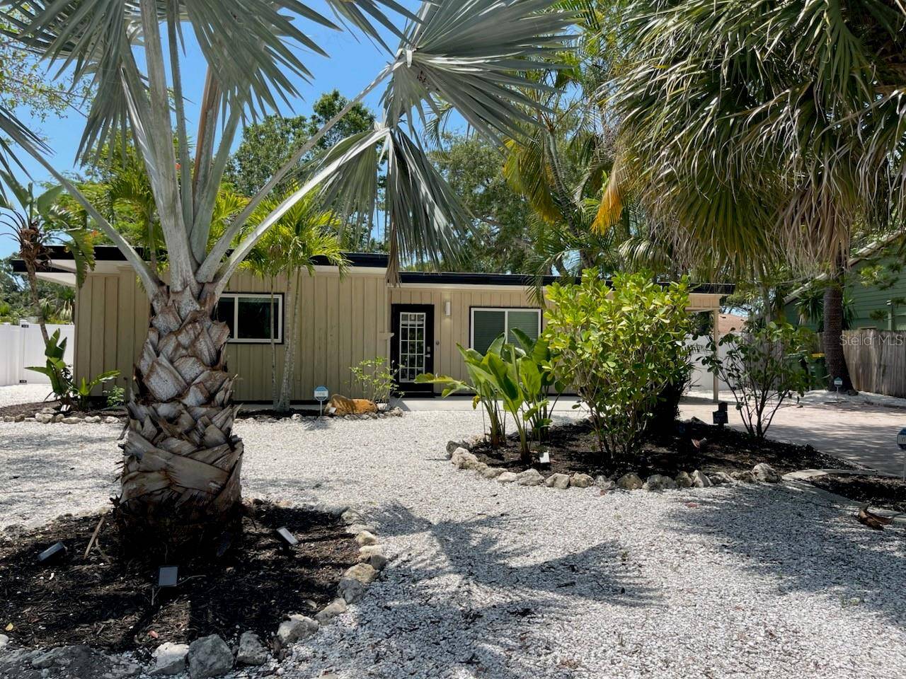 Sarasota, FL 34237,2559 E PAULSTAN CT