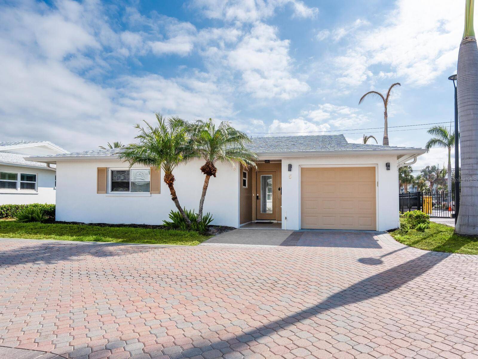 Sarasota, FL 34242,6300 MIDNIGHT PASS RD #5