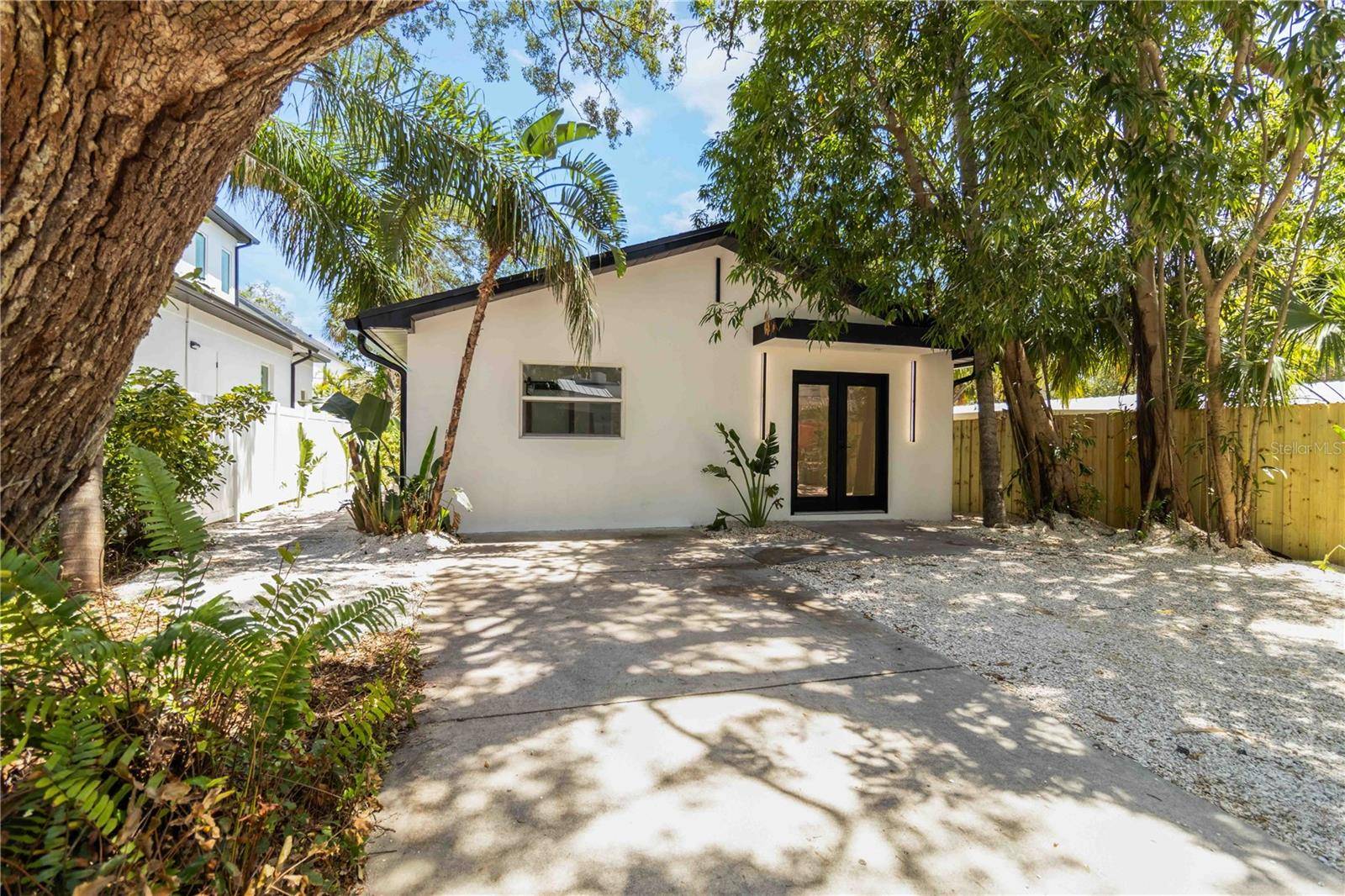 Sarasota, FL 34239,2410 FLOYD ST