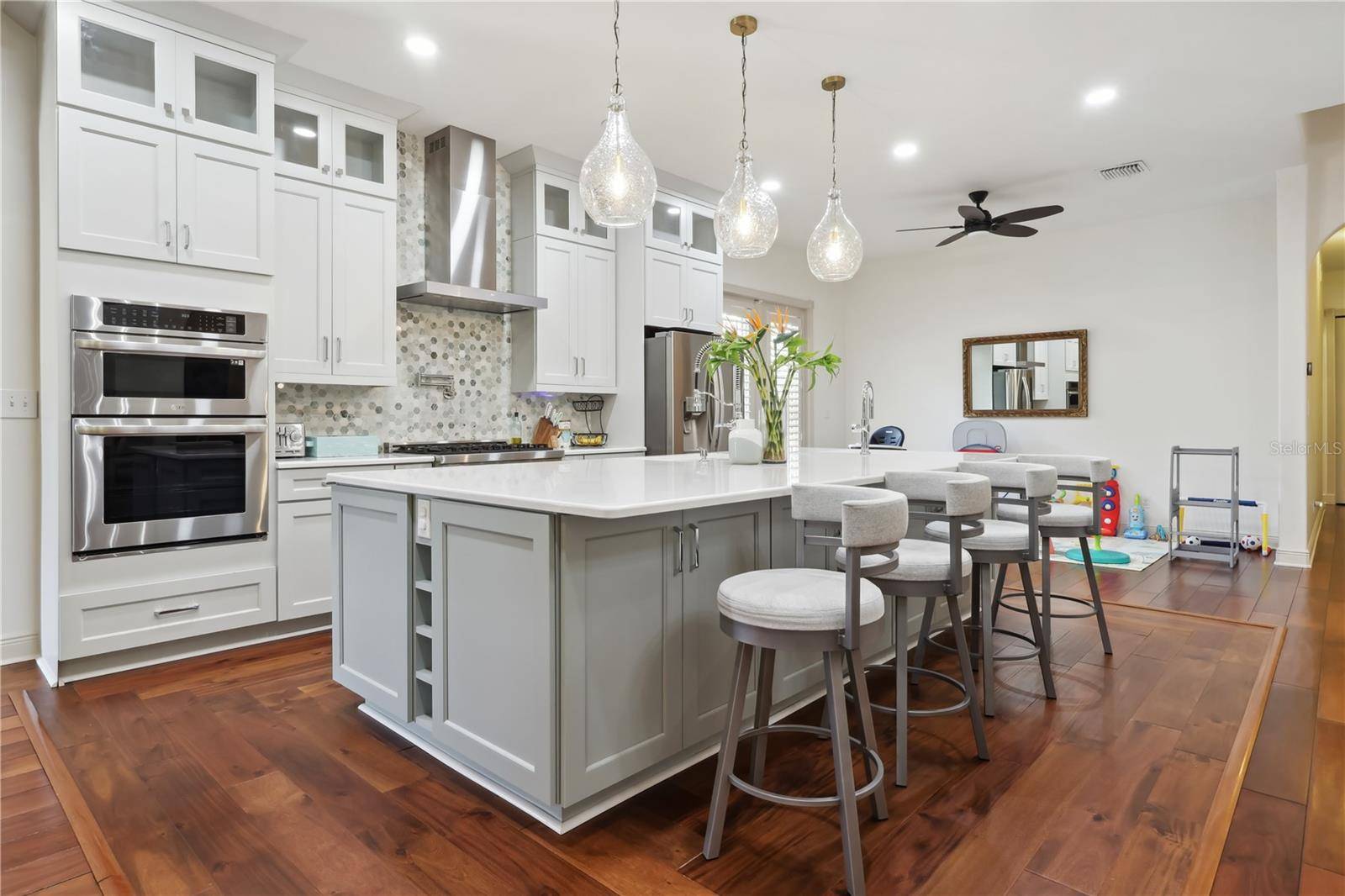Sarasota, FL 34243,4696 DEL SOL BLVD