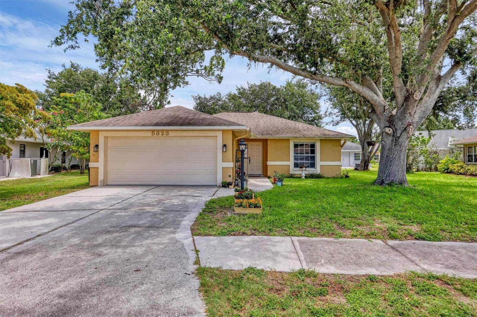 Sarasota, FL 34243,5823 HELEN WAY