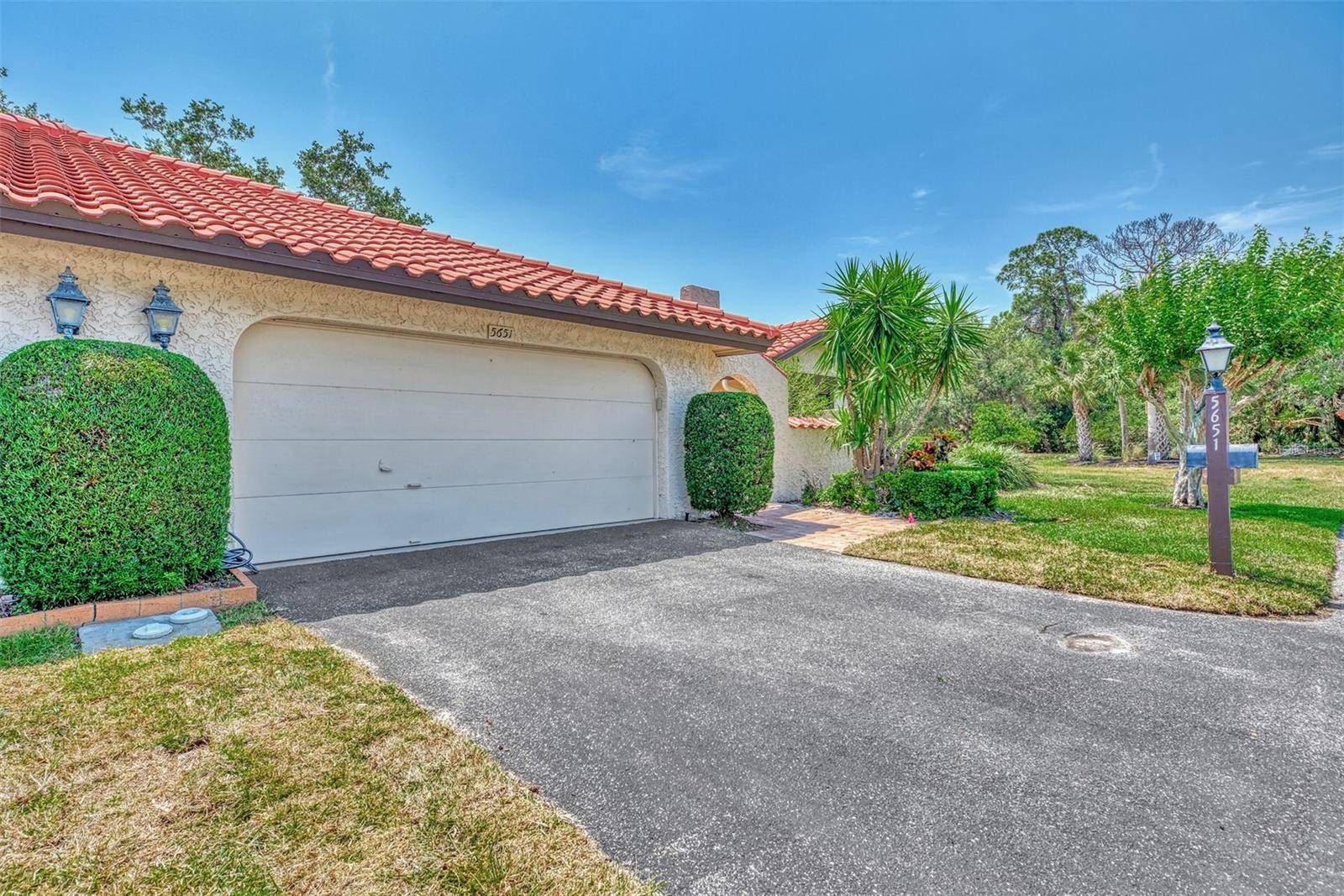 Sarasota, FL 34243,5651 GOLF POINTE DR #5651