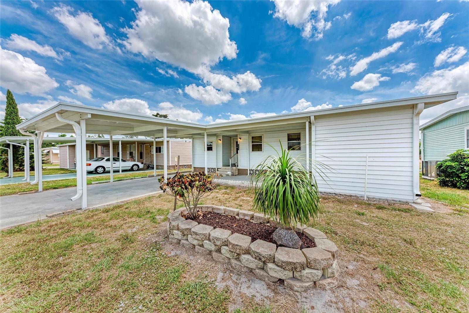 Palmetto, FL 34221,5619 BAYSHORE RD #203
