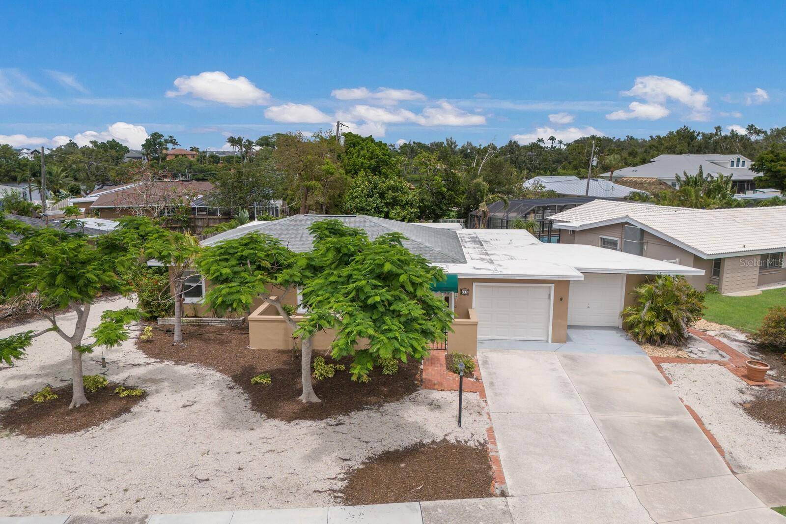 Bradenton, FL 34209,715 FONTANA LN