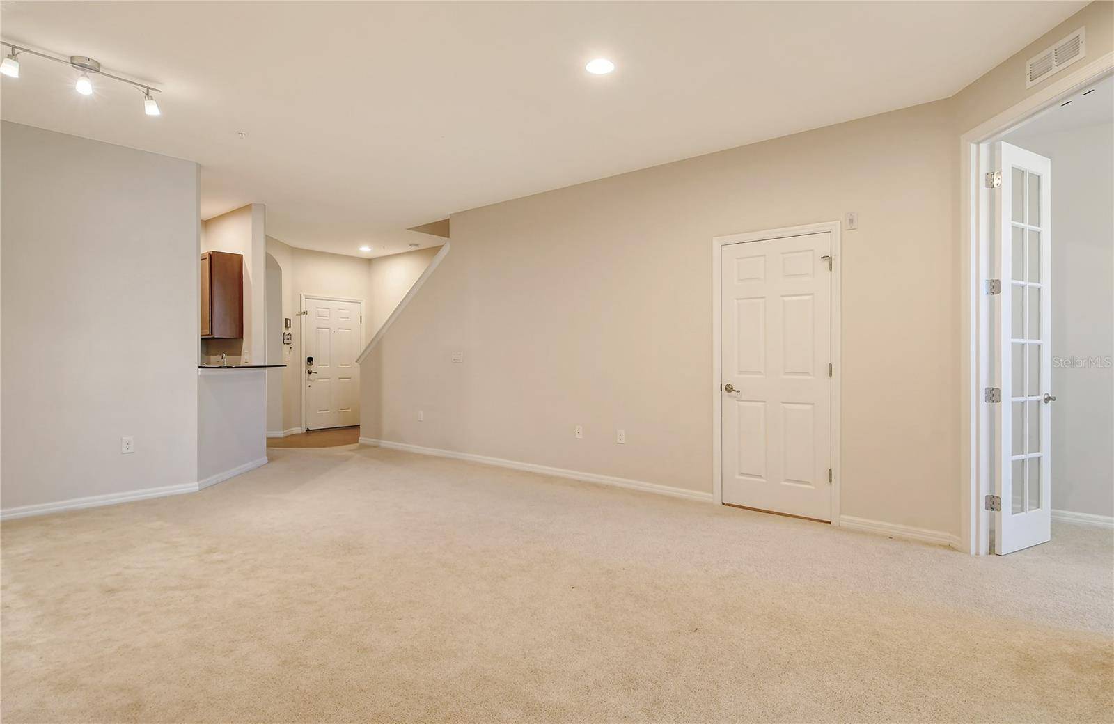 Sarasota, FL 34233,5450 SOAPSTONE PL #9-103
