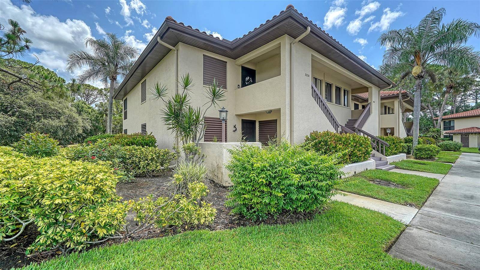 Sarasota, FL 34235,5255 LAKE VILLAGE DR #40
