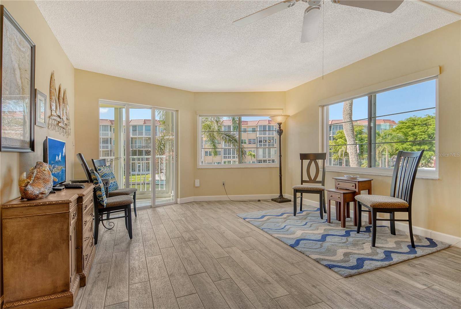 Sarasota, FL 34242,1250 N PORTOFINO DR #208