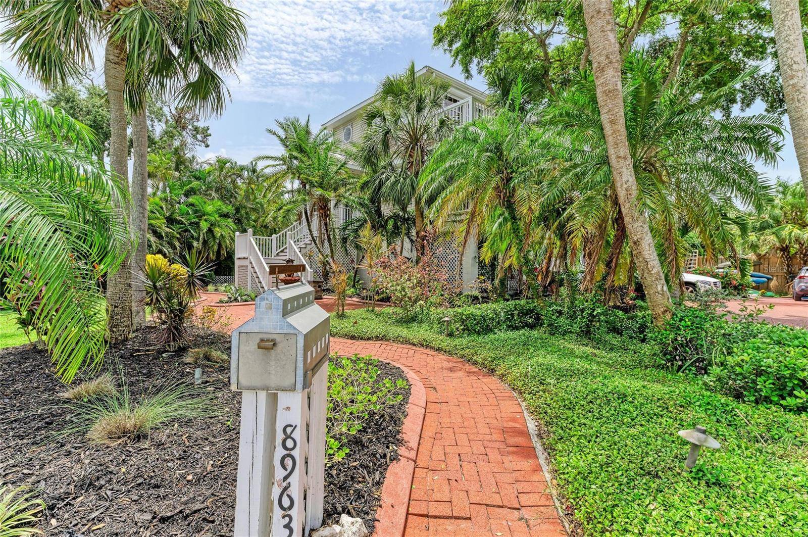 Sarasota, FL 34231,8963 FISHERMENS BAY DR