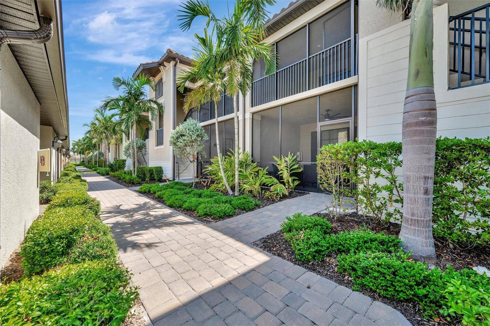 Bradenton, FL 34211,5695 PALMER CIR #203