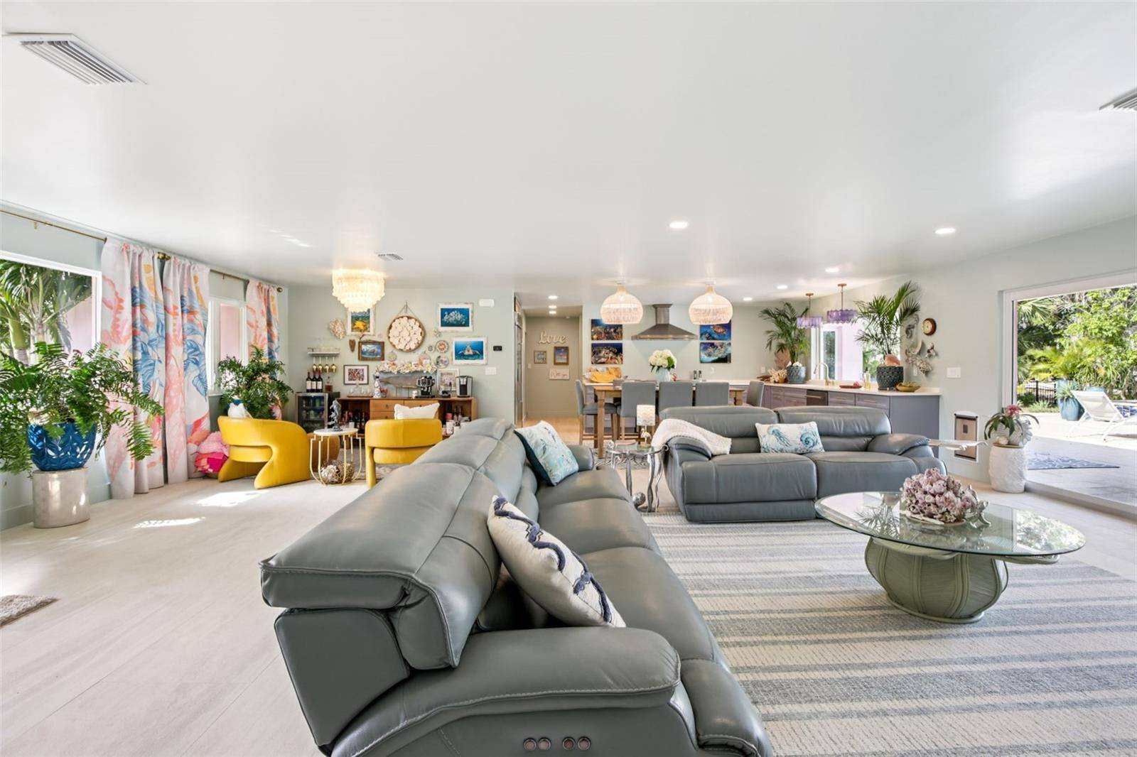 Longboat Key, FL 34228,613 BUTTONWOOD DR